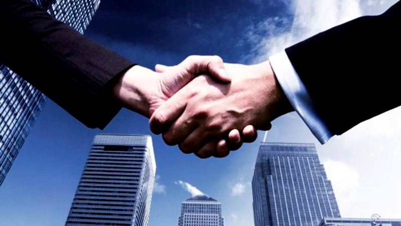 Cinco ventajas de emprender con socios